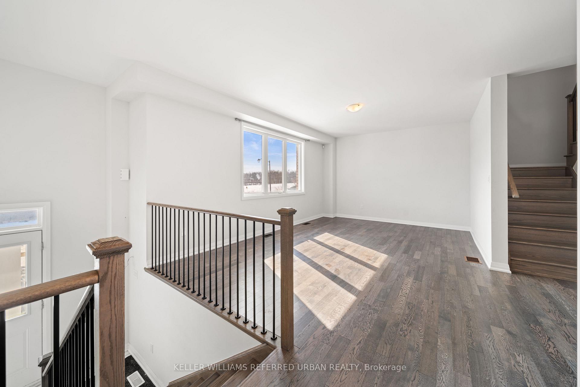 Photo 4 of Unit Main & Upper, 1466 Stovell Crescent, Innisfil, Lefroy — HOMEH