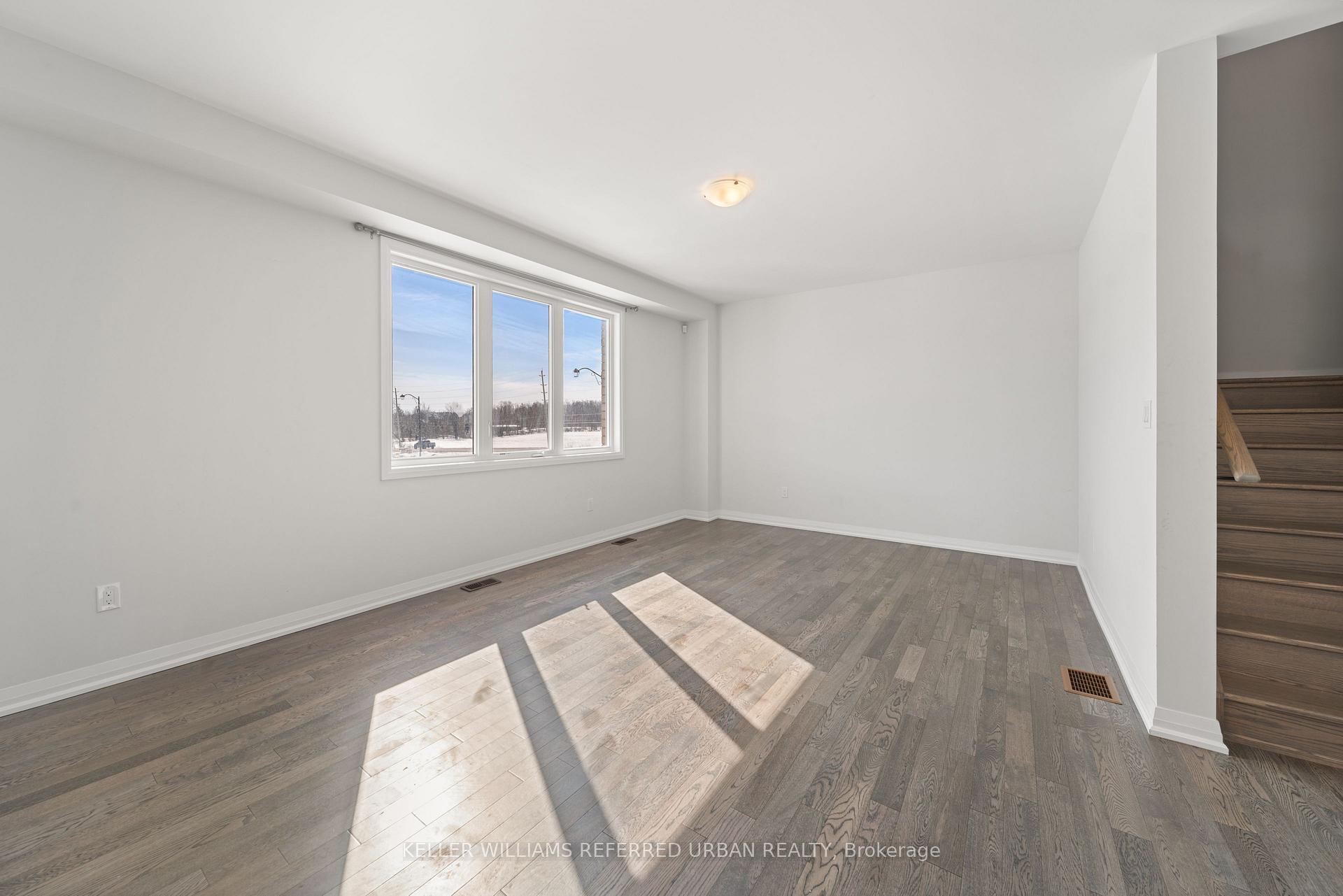 Photo 5 of Unit Main & Upper, 1466 Stovell Crescent, Innisfil, Lefroy — HOMEH