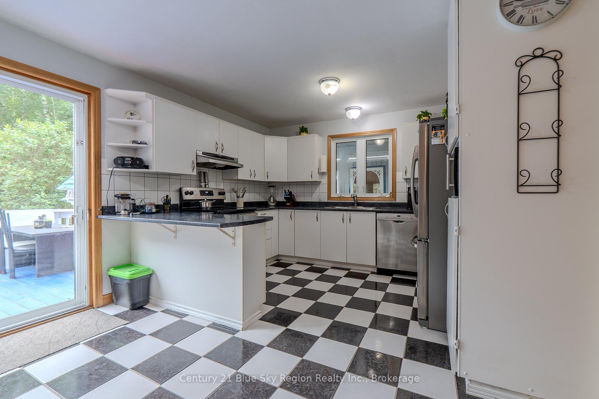 Photo 10 of 310 Pinecreek Crescent N, Callander — HOMEH