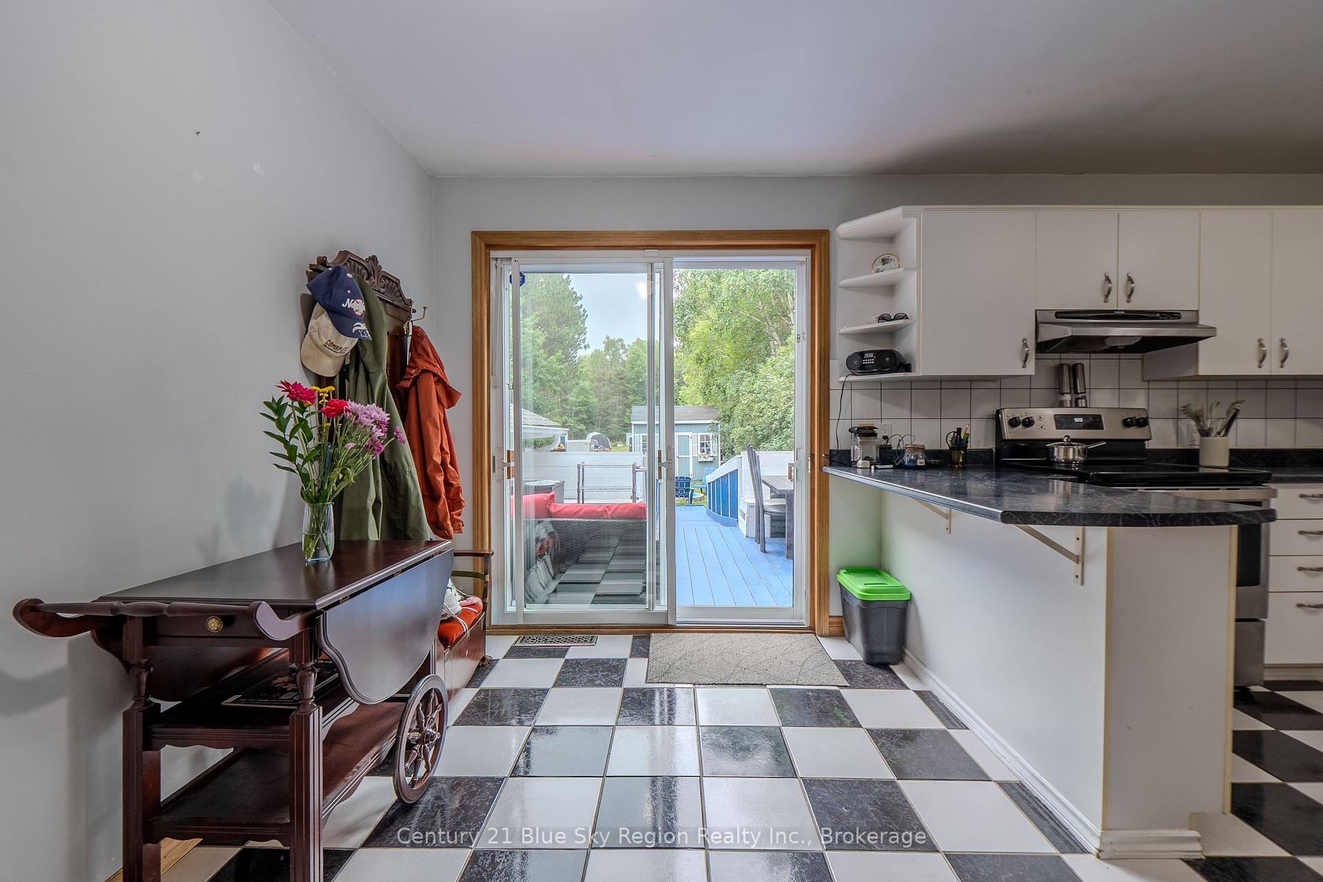 Photo 13 of 310 Pinecreek Crescent N, Callander — HOMEH