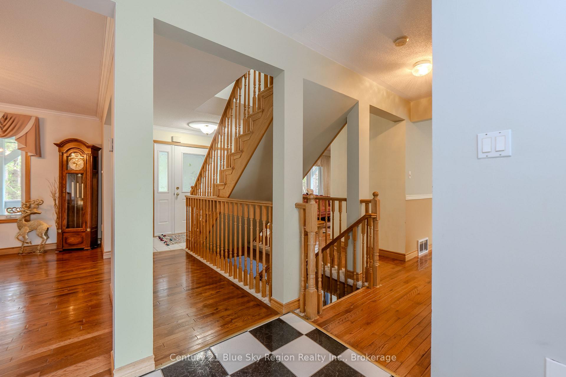 Photo 14 of 310 Pinecreek Crescent N, Callander — HOMEH