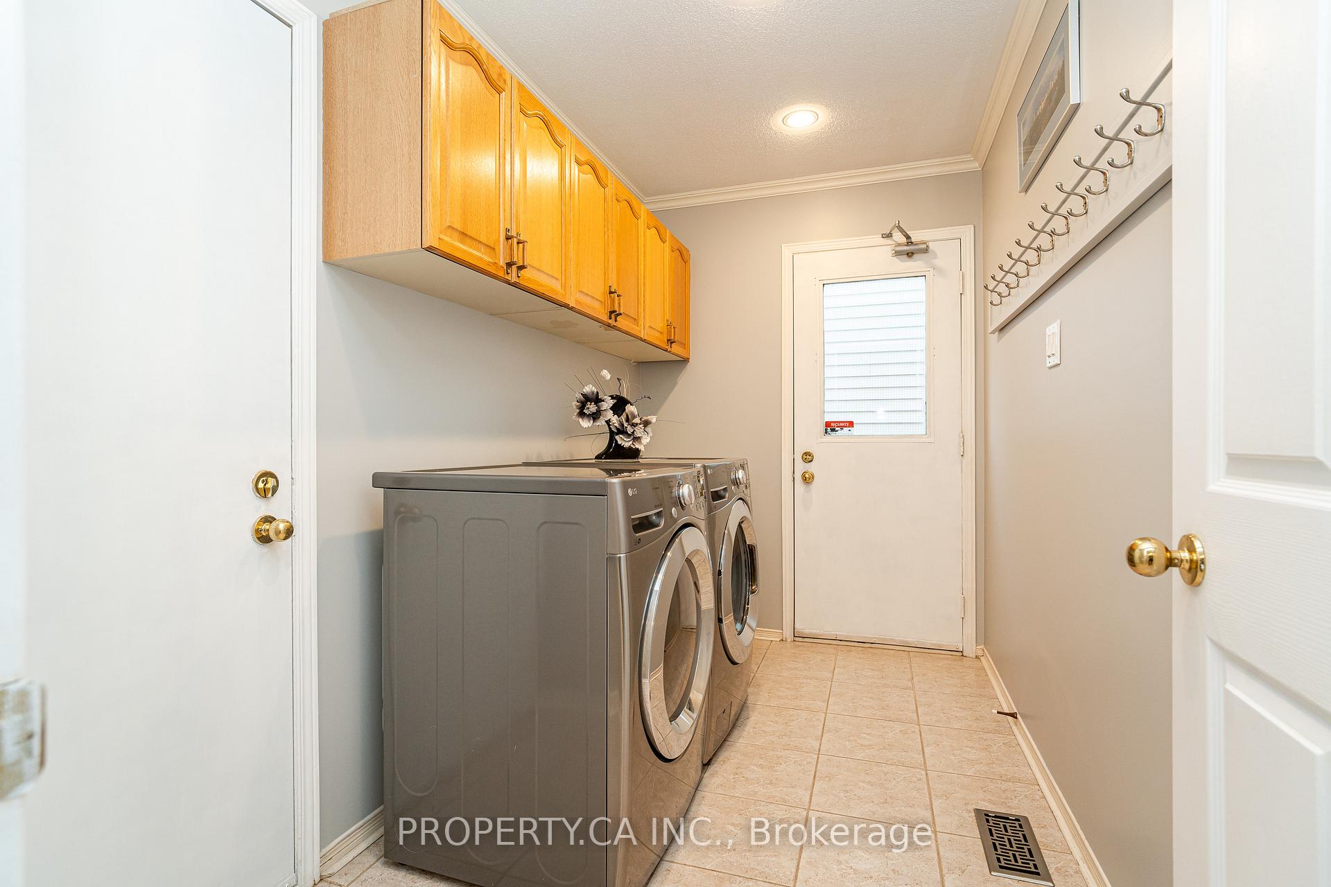 Photo 17 of 11 Dossetter Way, Ottawa, Hunt Club Park — HOMEH