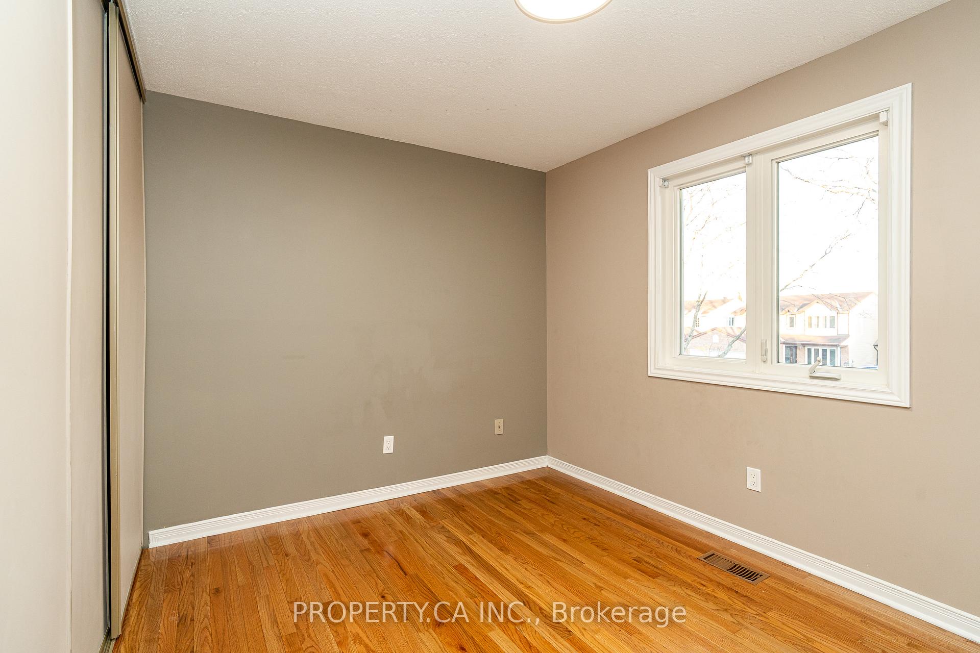 Photo 32 of 11 Dossetter Way, Ottawa, Hunt Club Park — HOMEH