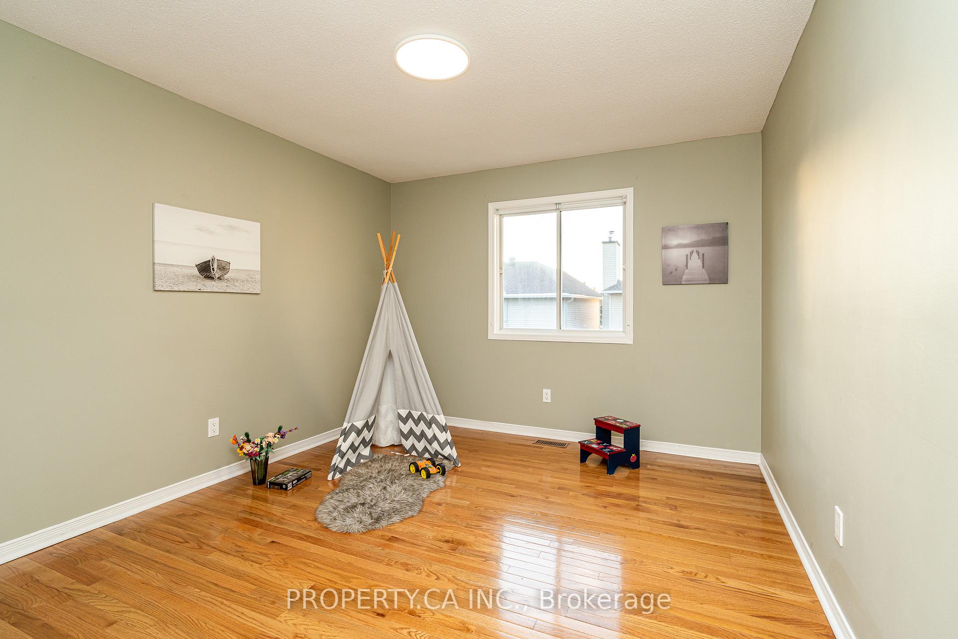 Photo 33 of 11 Dossetter Way, Ottawa, Hunt Club Park — HOMEH