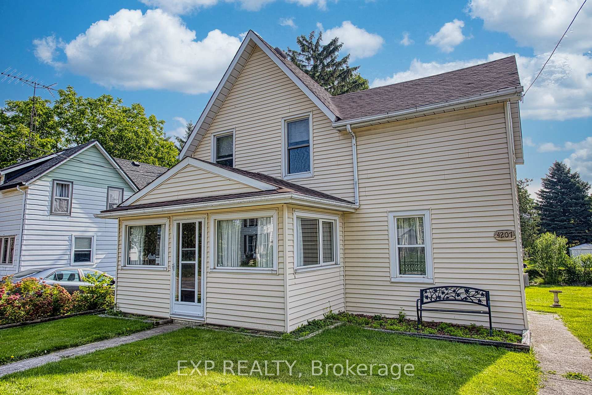 Photo 2 of 4207 William Street, Lincoln, Beamsville — HOMEH