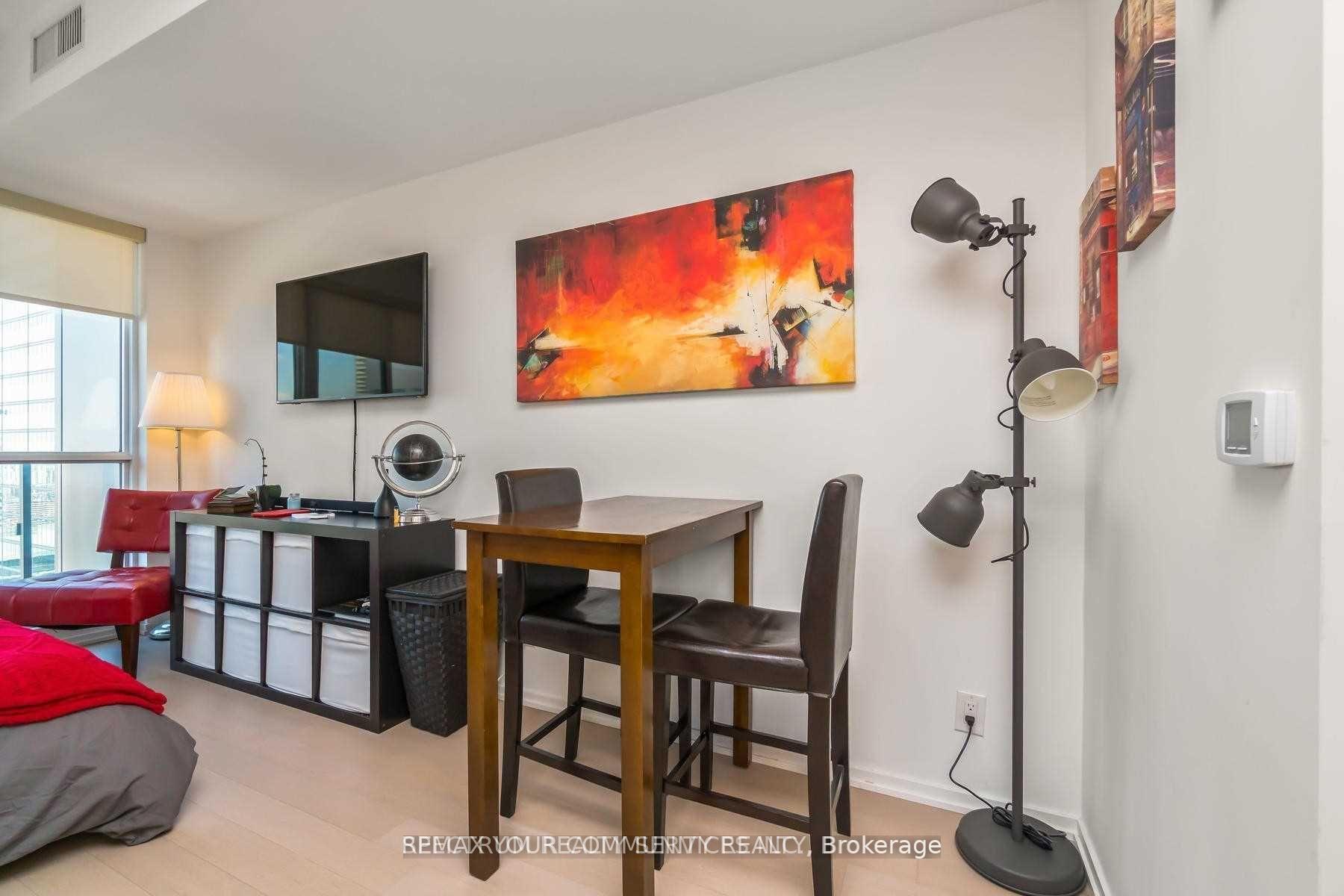 Photo 4 of Unit 3905, 70 Temperance Street, Toronto, Bay Street Corridor — HOMEH
