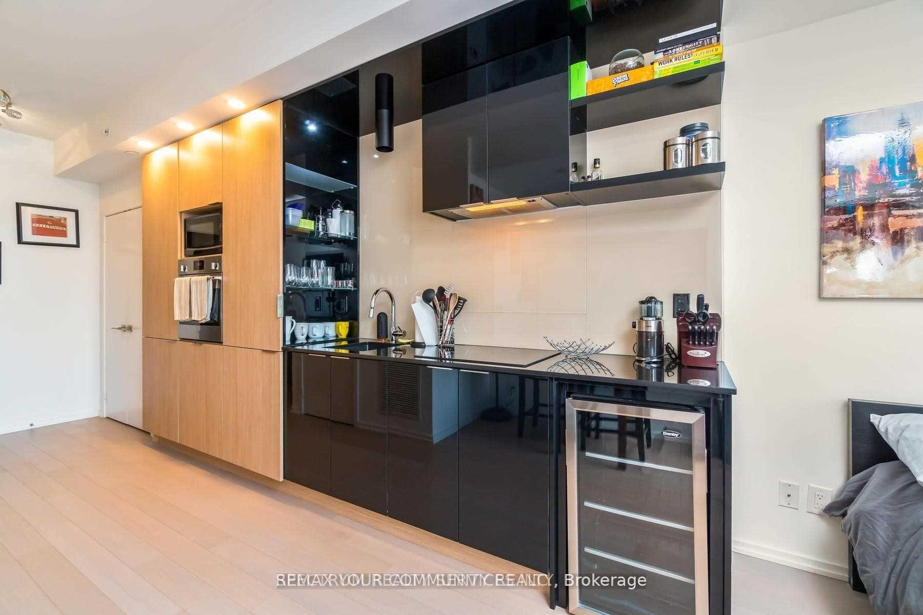 Photo 5 of Unit 3905, 70 Temperance Street, Toronto, Bay Street Corridor — HOMEH