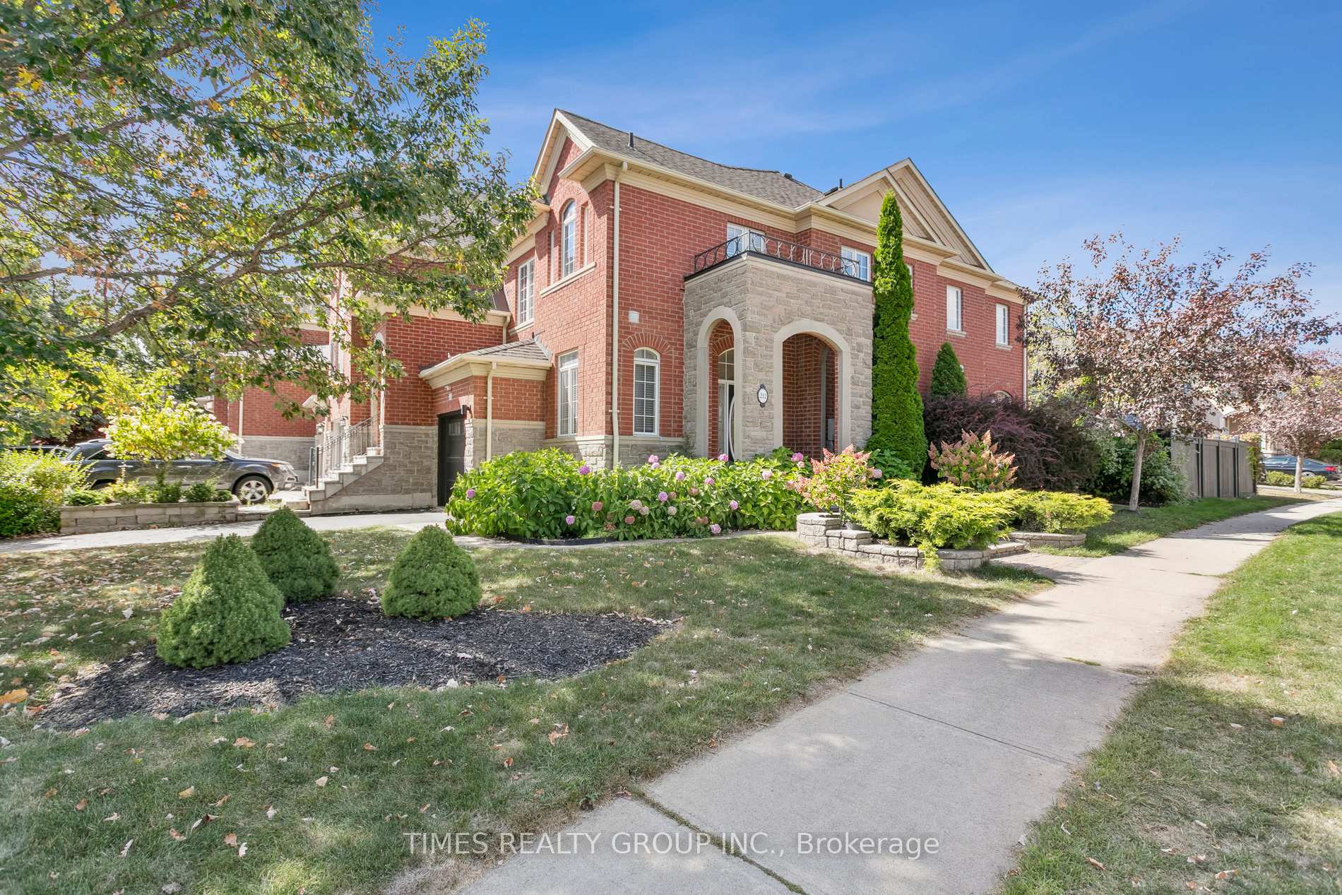 Photo 1 of 212 Creek Path Avenue, Oakville, Bronte — HOMEH