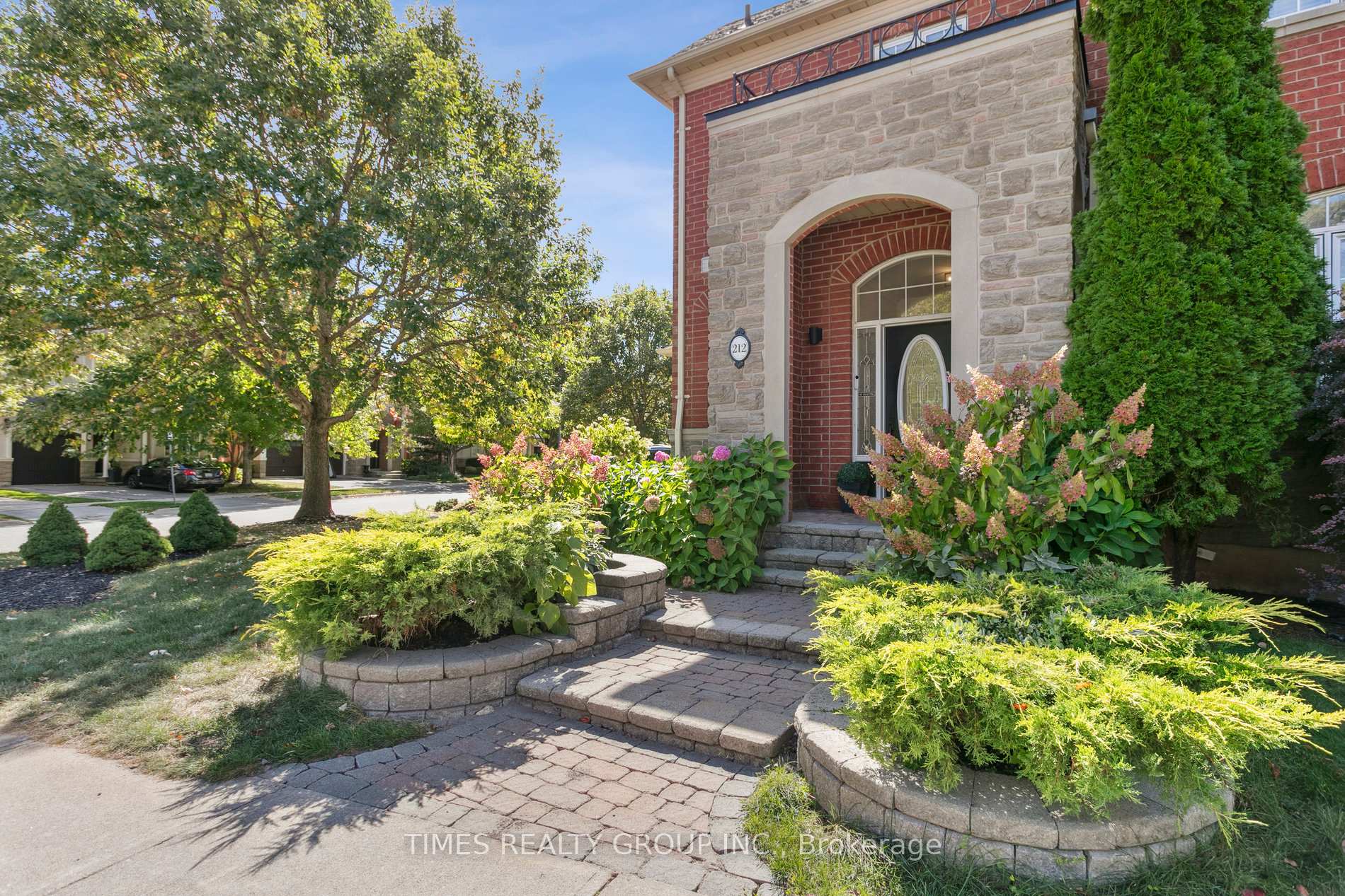 Photo 3 of 212 Creek Path Avenue, Oakville, Bronte — HOMEH