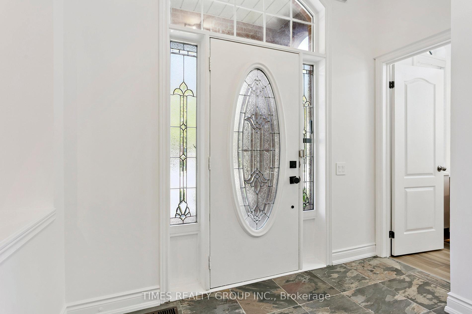 Photo 4 of 212 Creek Path Avenue, Oakville, Bronte — HOMEH