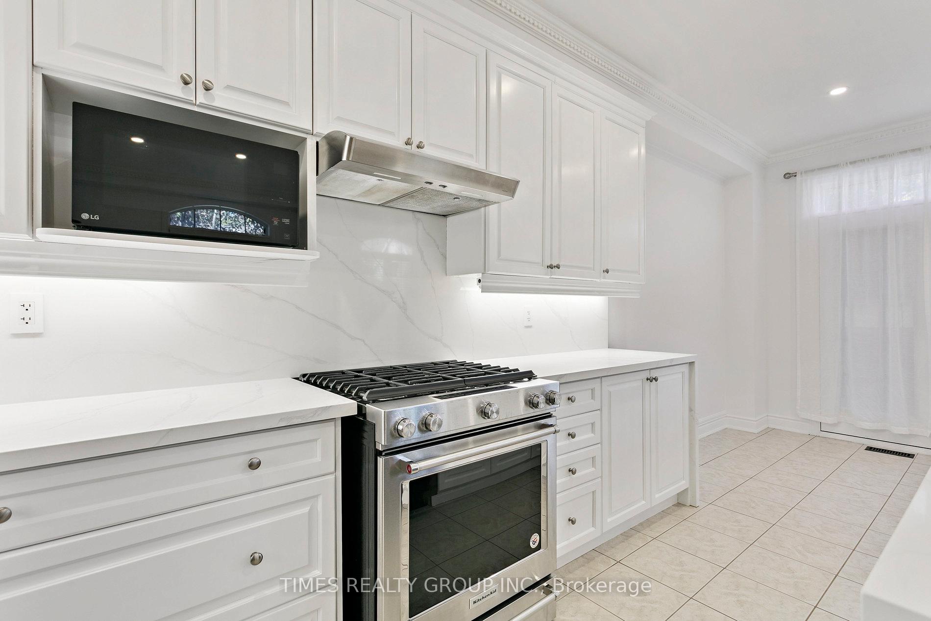 Photo 13 of 212 Creek Path Avenue, Oakville, Bronte — HOMEH