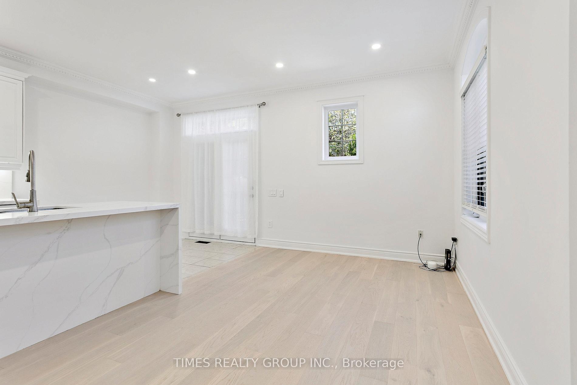 Photo 15 of 212 Creek Path Avenue, Oakville, Bronte — HOMEH