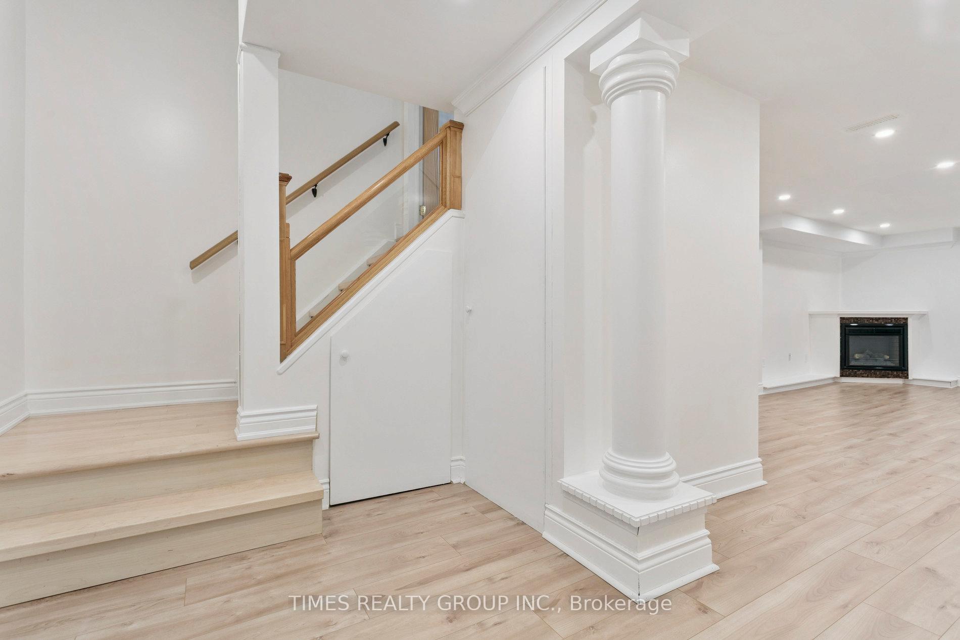 Photo 32 of 212 Creek Path Avenue, Oakville, Bronte — HOMEH