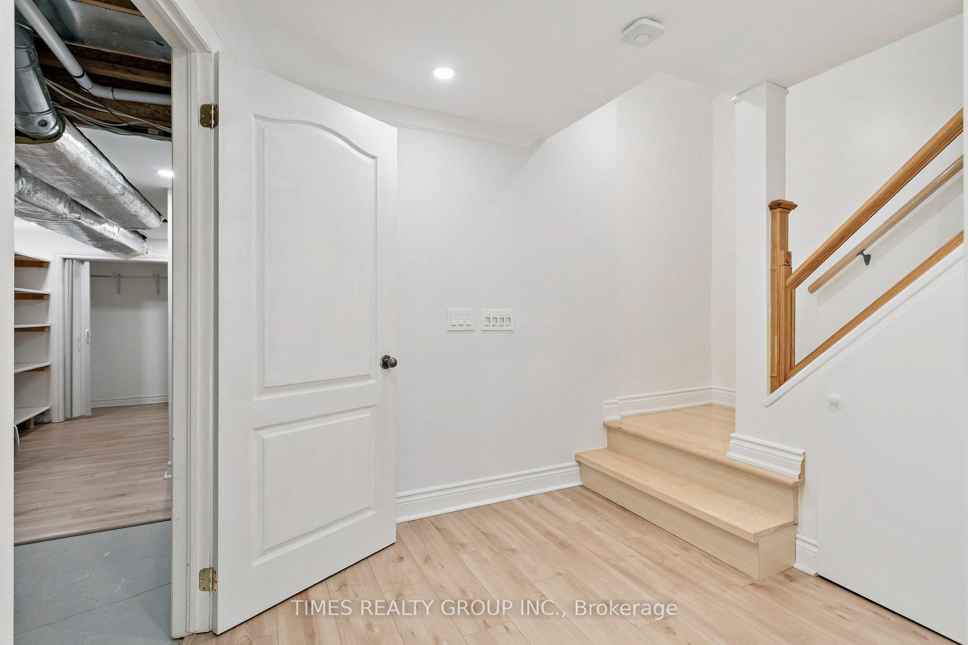 Photo 35 of 212 Creek Path Avenue, Oakville, Bronte — HOMEH