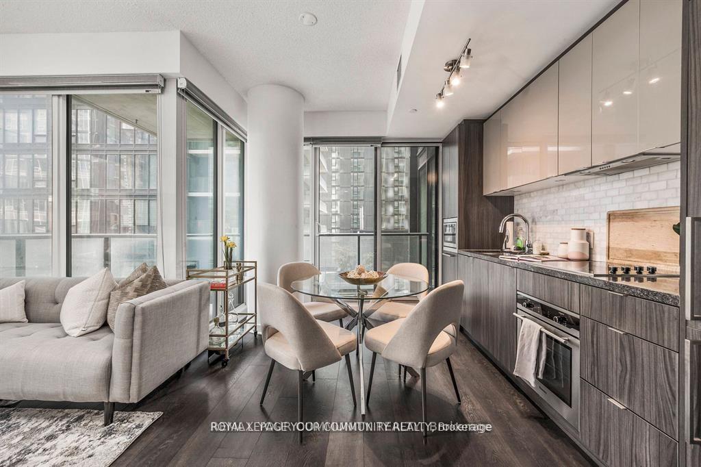 Photo 3 of Unit 1002, 125 Blue Jays Way, Toronto, Waterfront Communities — HOMEH