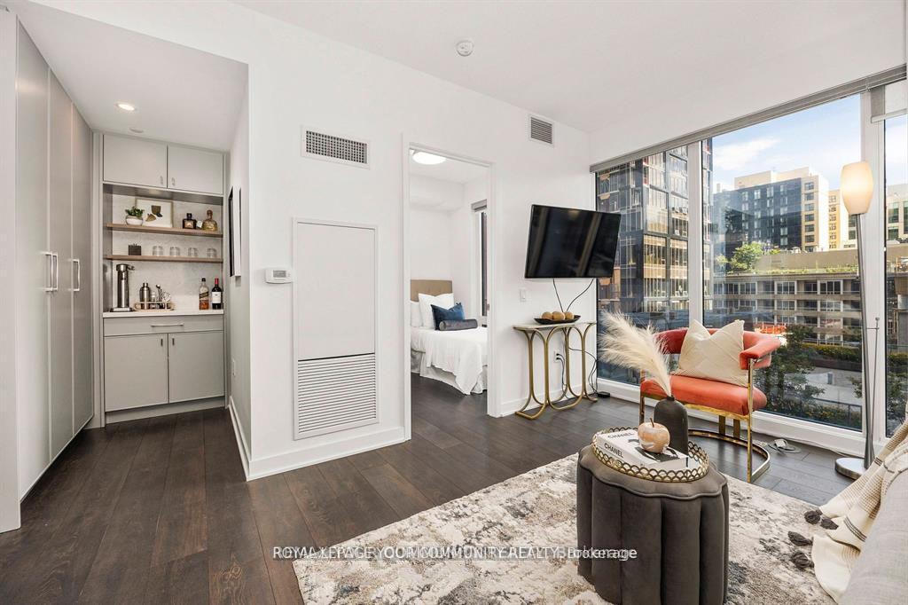 Photo 5 of Unit 1002, 125 Blue Jays Way, Toronto, Waterfront Communities — HOMEH