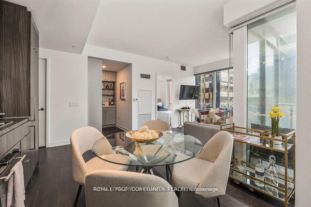 Photo 7 of Unit 1002, 125 Blue Jays Way, Toronto, Waterfront Communities — HOMEH