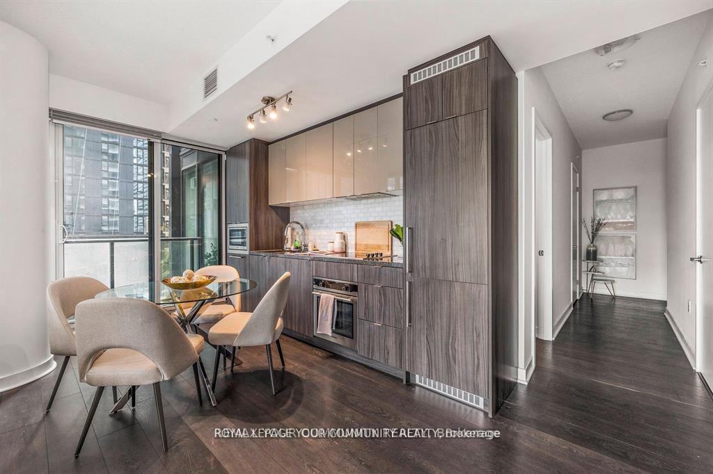 Photo 9 of Unit 1002, 125 Blue Jays Way, Toronto, Waterfront Communities — HOMEH