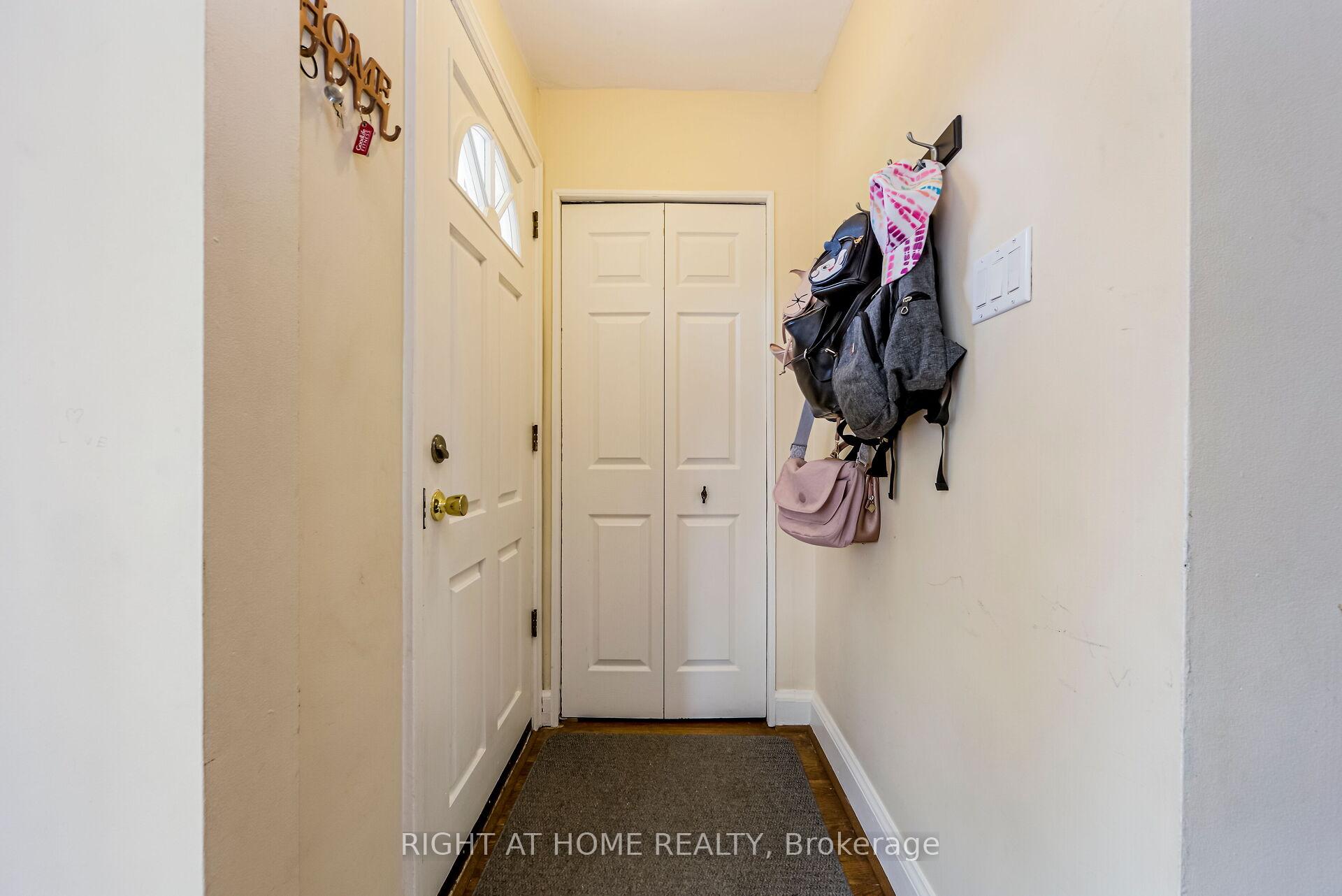 Photo 5 of 32 Florens Avenue, Scarborough, Clairlea-Birchmount — HOMEH
