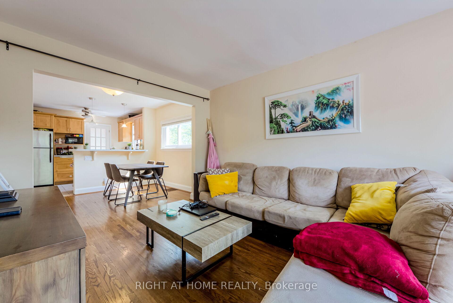 Photo 8 of 32 Florens Avenue, Scarborough, Clairlea-Birchmount — HOMEH