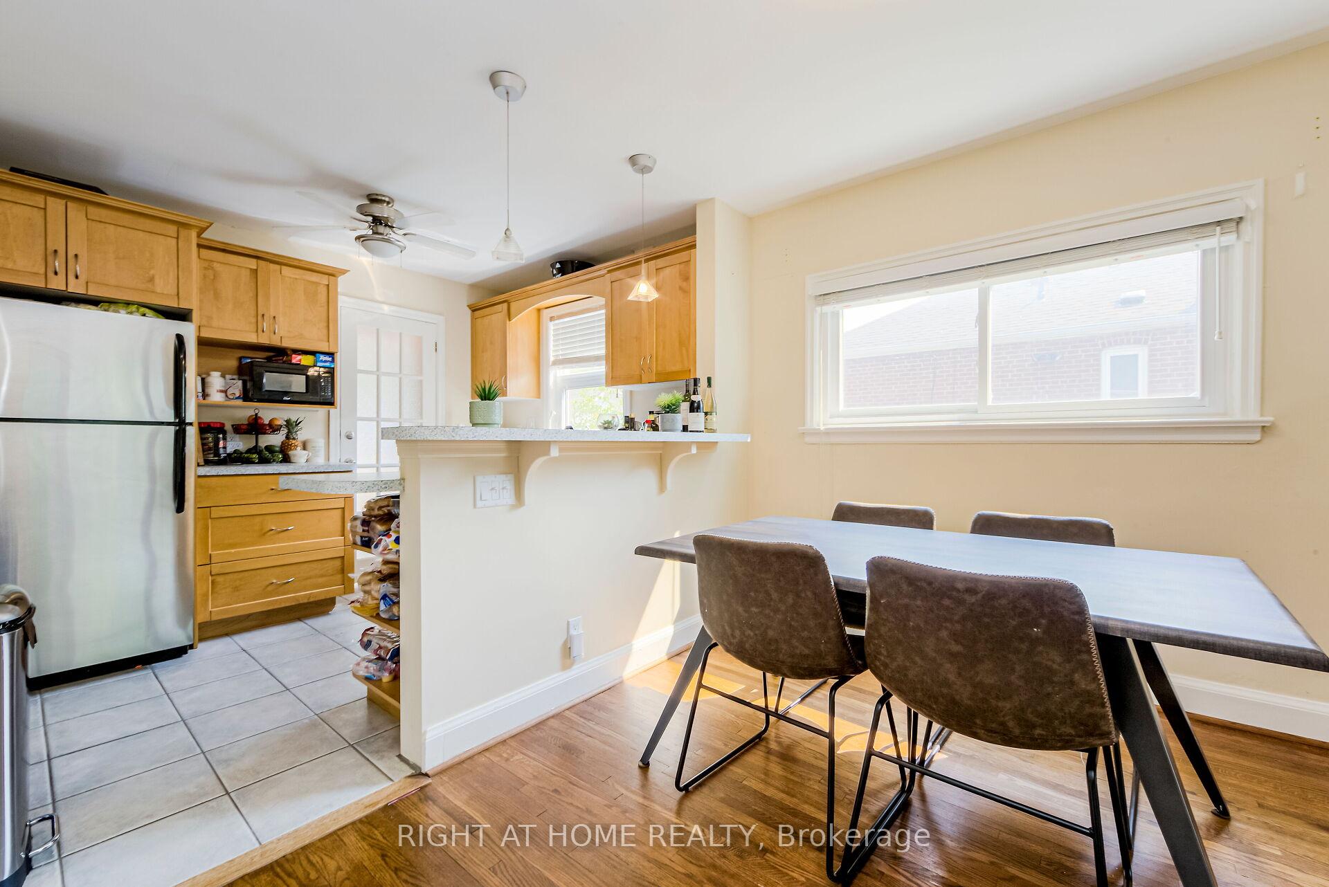 Photo 10 of 32 Florens Avenue, Scarborough, Clairlea-Birchmount — HOMEH
