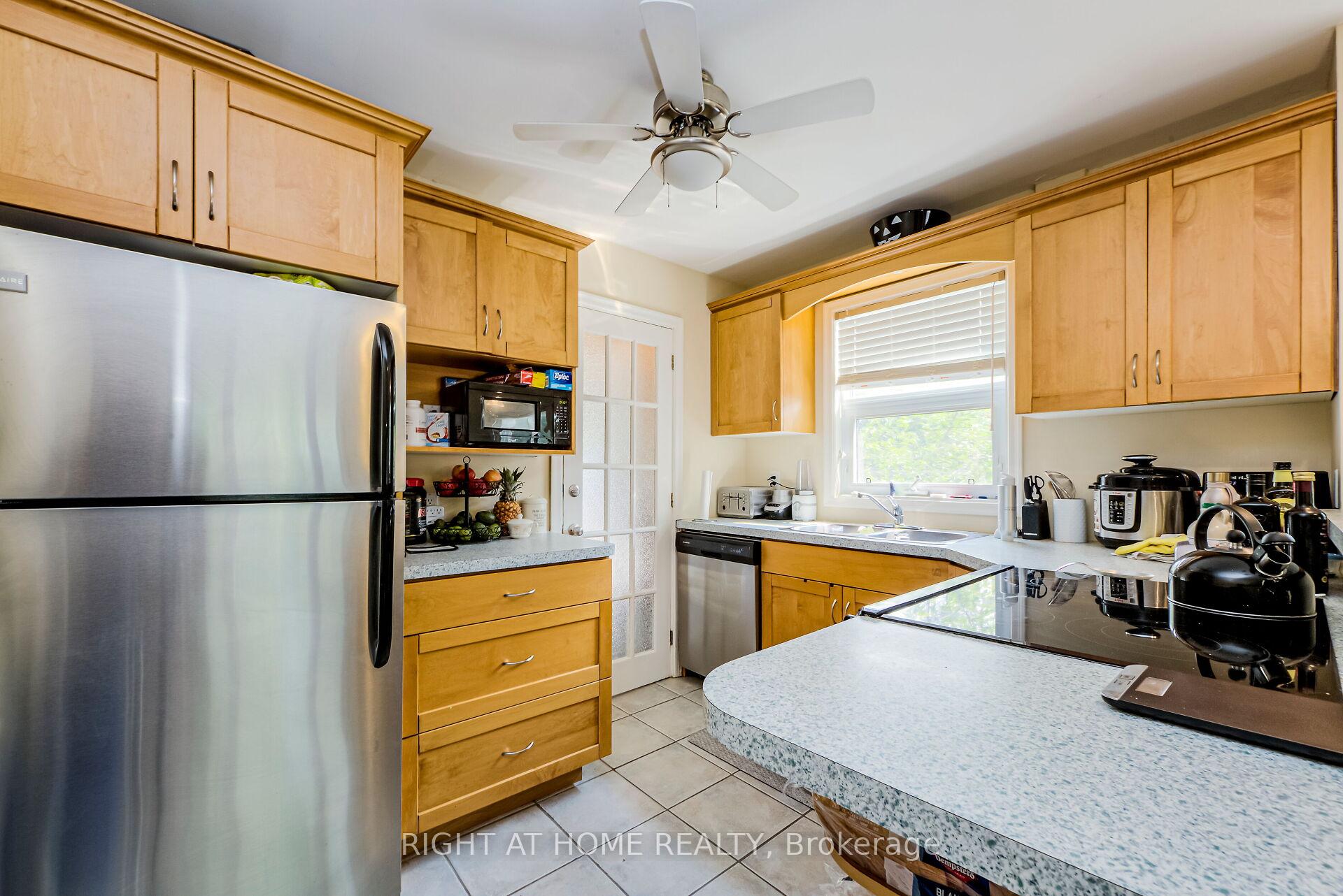 Photo 13 of 32 Florens Avenue, Scarborough, Clairlea-Birchmount — HOMEH