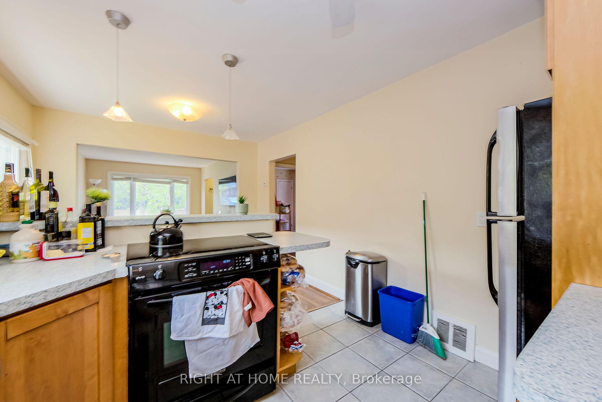 Photo 15 of 32 Florens Avenue, Scarborough, Clairlea-Birchmount — HOMEH