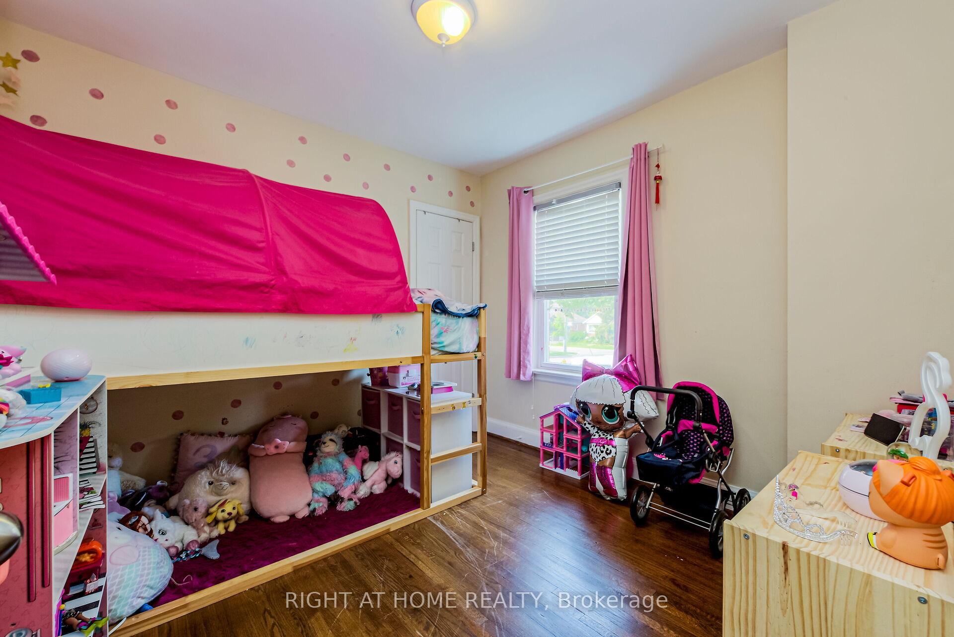 Photo 18 of 32 Florens Avenue, Scarborough, Clairlea-Birchmount — HOMEH