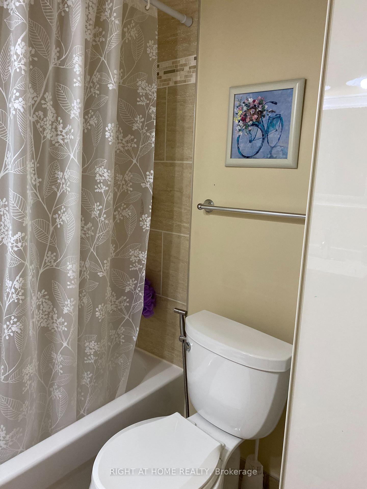 Photo 21 of 32 Florens Avenue, Scarborough, Clairlea-Birchmount — HOMEH