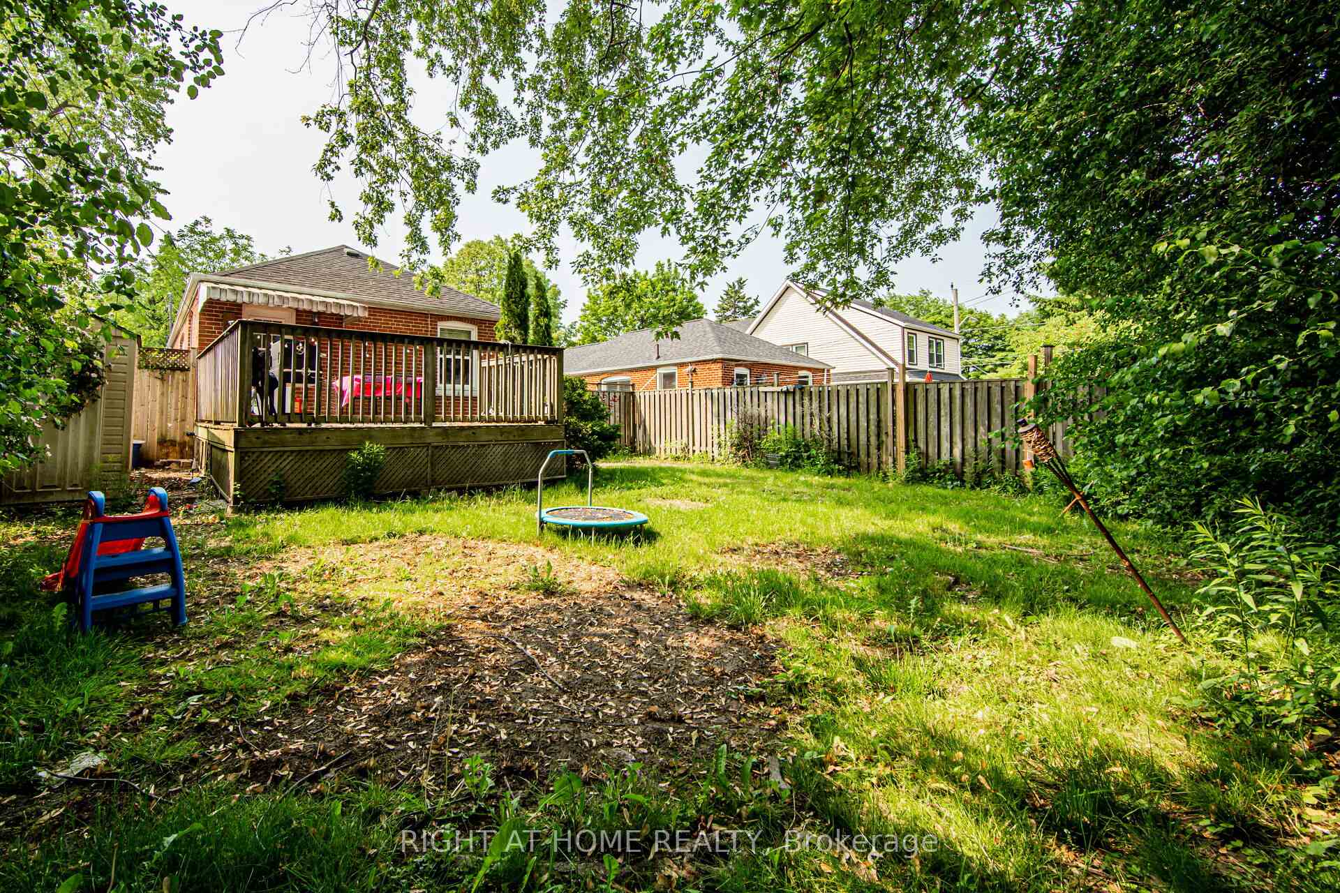 Photo 29 of 32 Florens Avenue, Scarborough, Clairlea-Birchmount — HOMEH