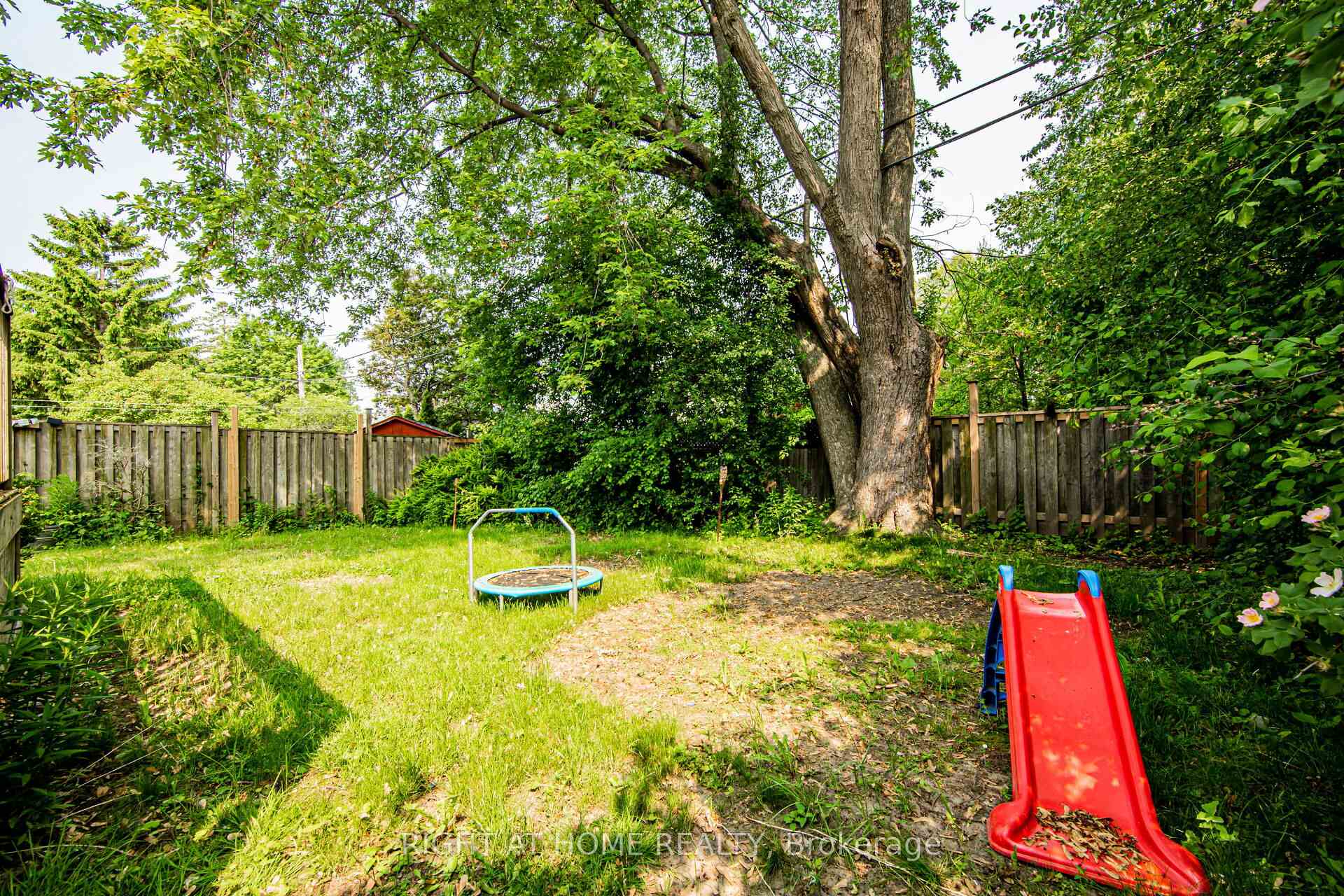 Photo 30 of 32 Florens Avenue, Scarborough, Clairlea-Birchmount — HOMEH