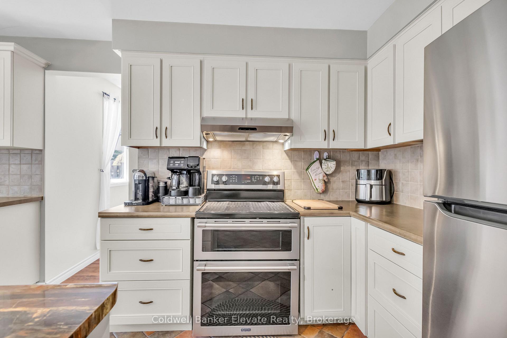 Photo 13 of 359 Lexington Road, Waterloo, Lexington — HOMEH