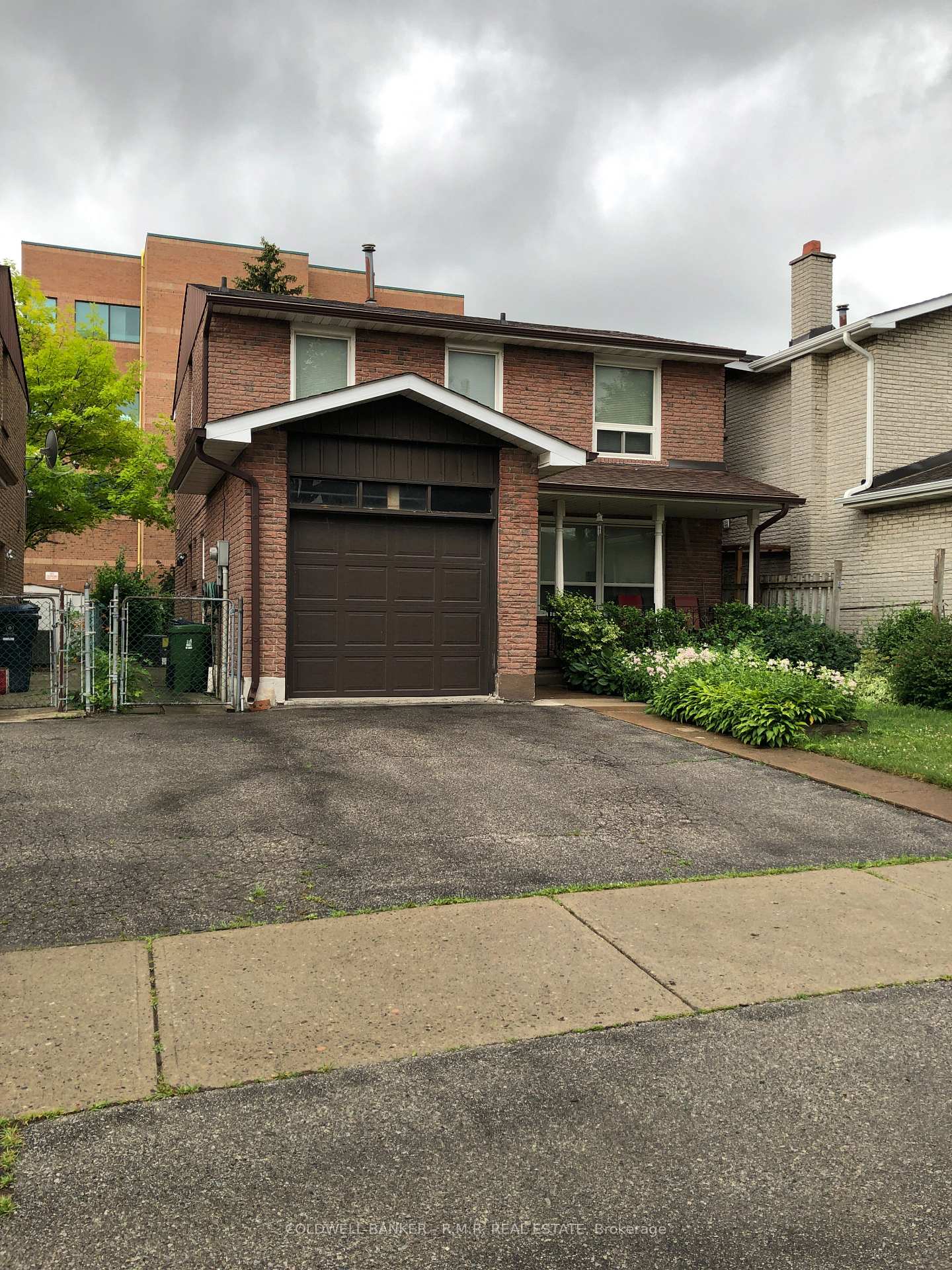 Photo 2 of 5 Brownridge Crescent, Etobicoke, West Humber-Clairville — HOMEH