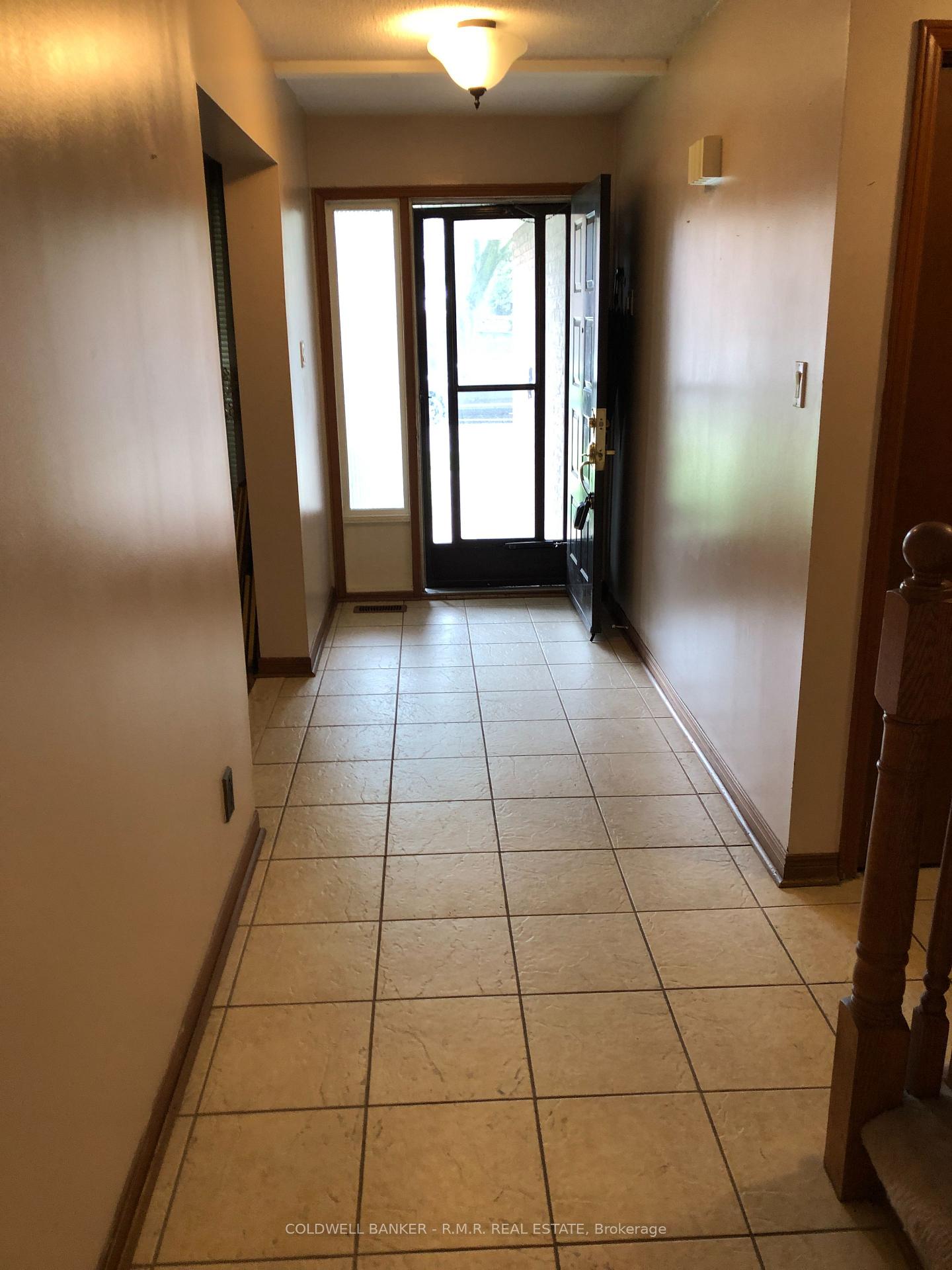 Photo 3 of 5 Brownridge Crescent, Etobicoke, West Humber-Clairville — HOMEH
