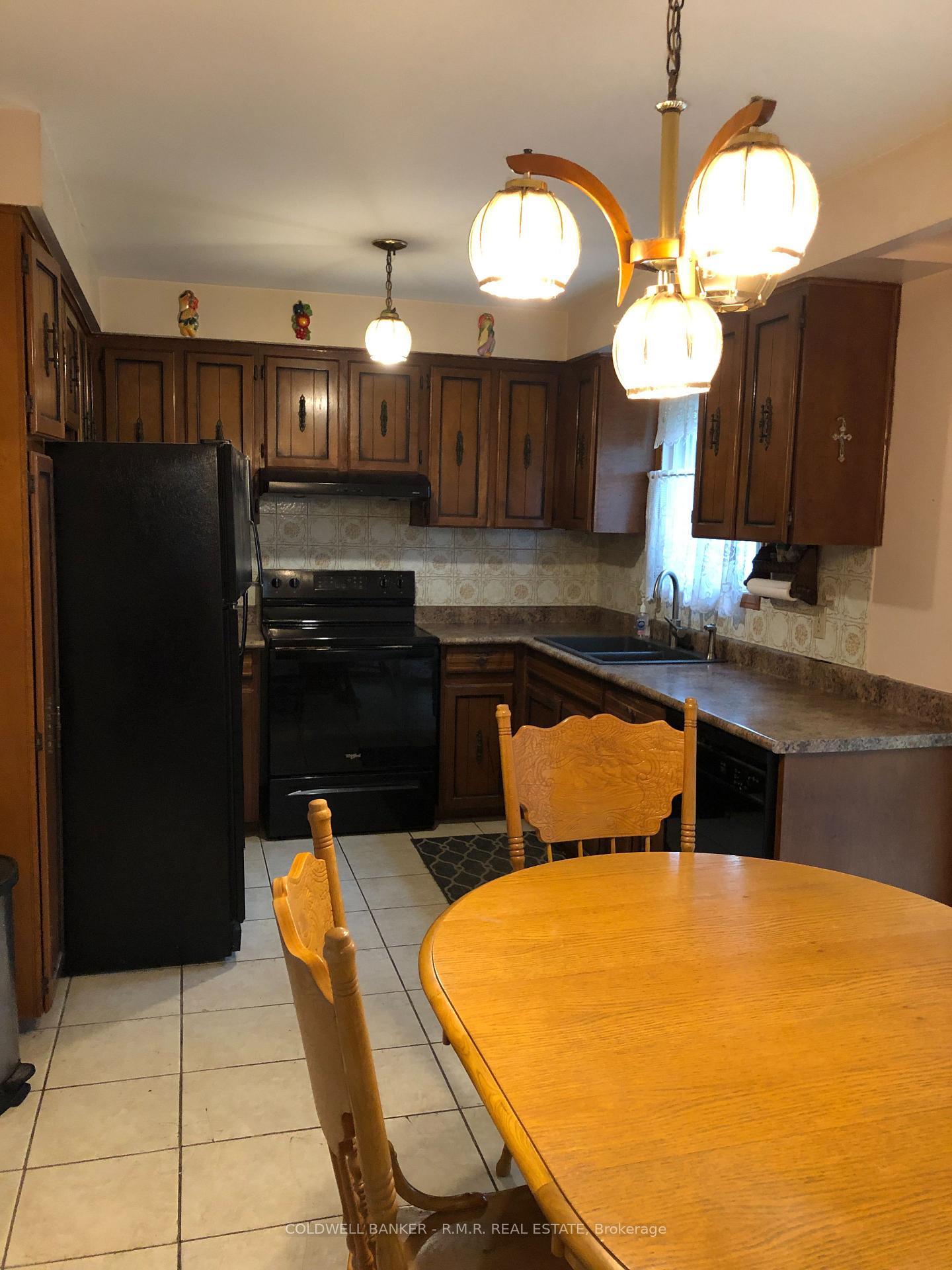 Photo 6 of 5 Brownridge Crescent, Etobicoke, West Humber-Clairville — HOMEH