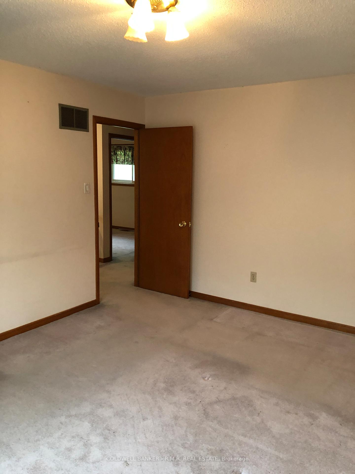 Photo 9 of 5 Brownridge Crescent, Etobicoke, West Humber-Clairville — HOMEH