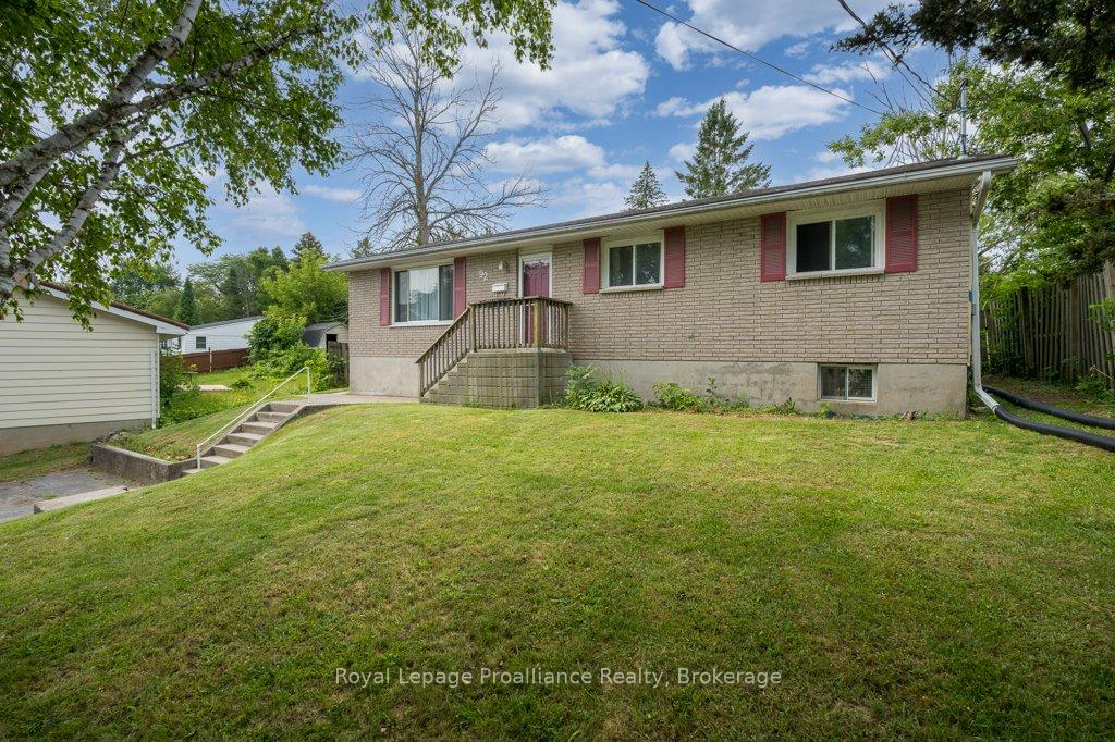 Photo 1 of 92 Wallbridge Crescent, Belleville, Belleville Ward — HOMEH