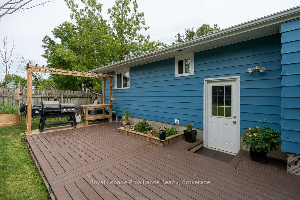 Photo 3 of 92 Wallbridge Crescent, Belleville, Belleville Ward — HOMEH