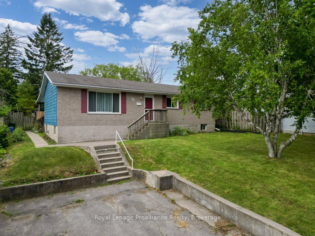 Photo 6 of 92 Wallbridge Crescent, Belleville, Belleville Ward — HOMEH
