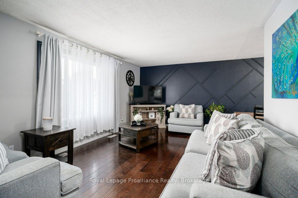 Photo 8 of 92 Wallbridge Crescent, Belleville, Belleville Ward — HOMEH