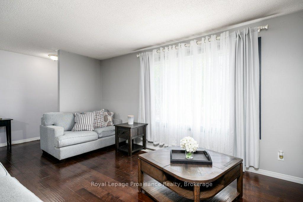 Photo 9 of 92 Wallbridge Crescent, Belleville, Belleville Ward — HOMEH