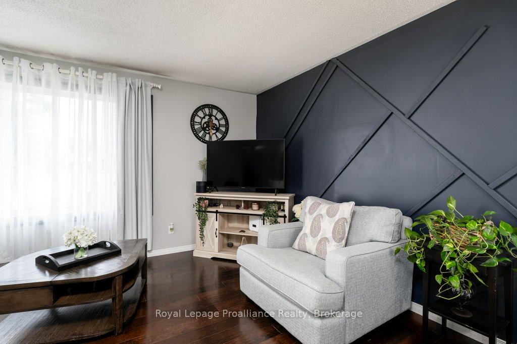 Photo 10 of 92 Wallbridge Crescent, Belleville, Belleville Ward — HOMEH