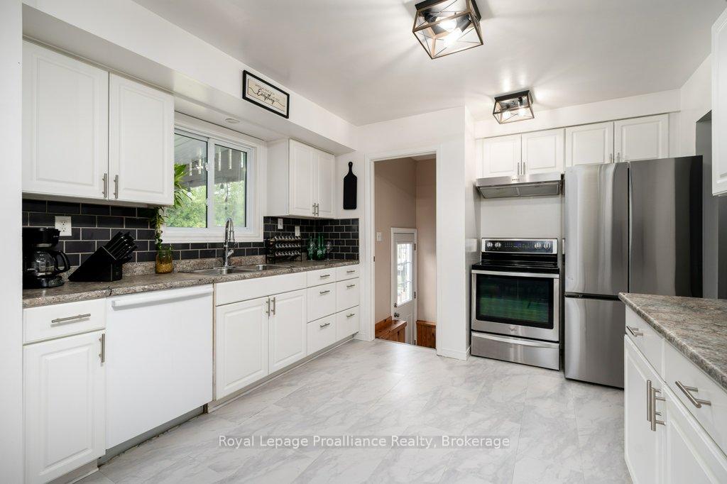 Photo 14 of 92 Wallbridge Crescent, Belleville, Belleville Ward — HOMEH
