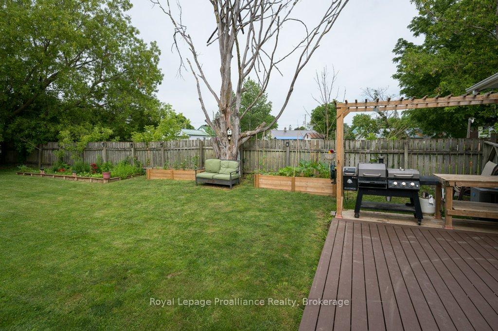 Photo 38 of 92 Wallbridge Crescent, Belleville, Belleville Ward — HOMEH