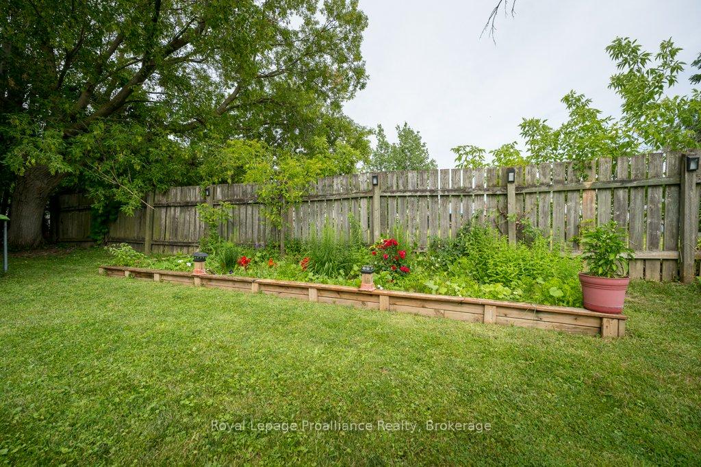Photo 40 of 92 Wallbridge Crescent, Belleville, Belleville Ward — HOMEH