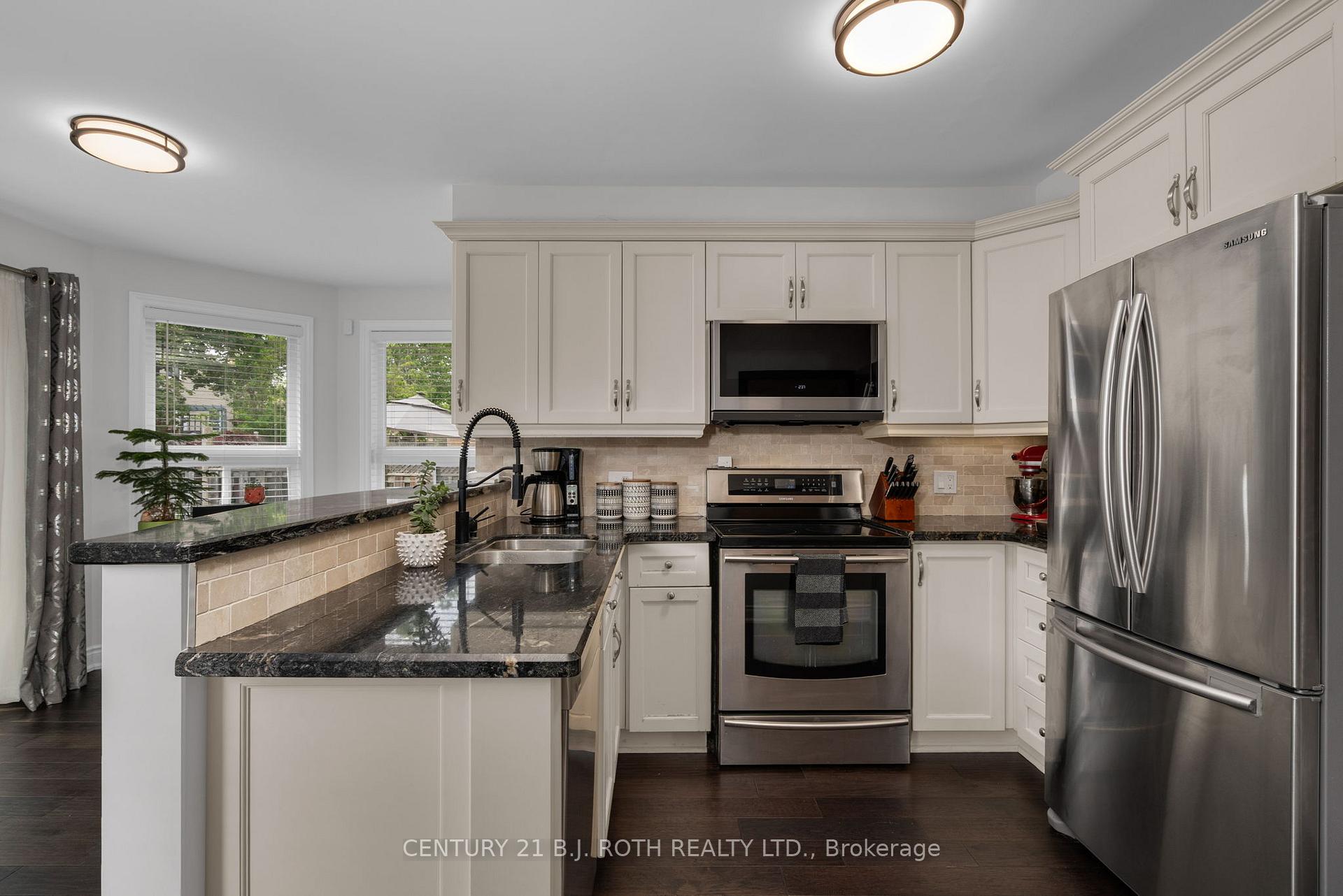Photo 4 of 16 Longman Drive, Barrie, Northwest — HOMEH