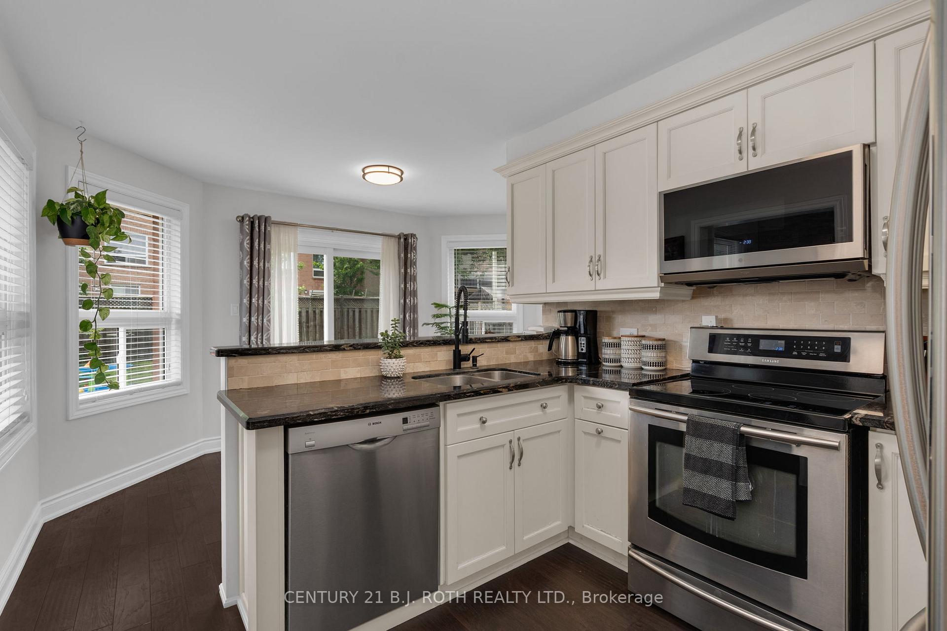 Photo 5 of 16 Longman Drive, Barrie, Northwest — HOMEH
