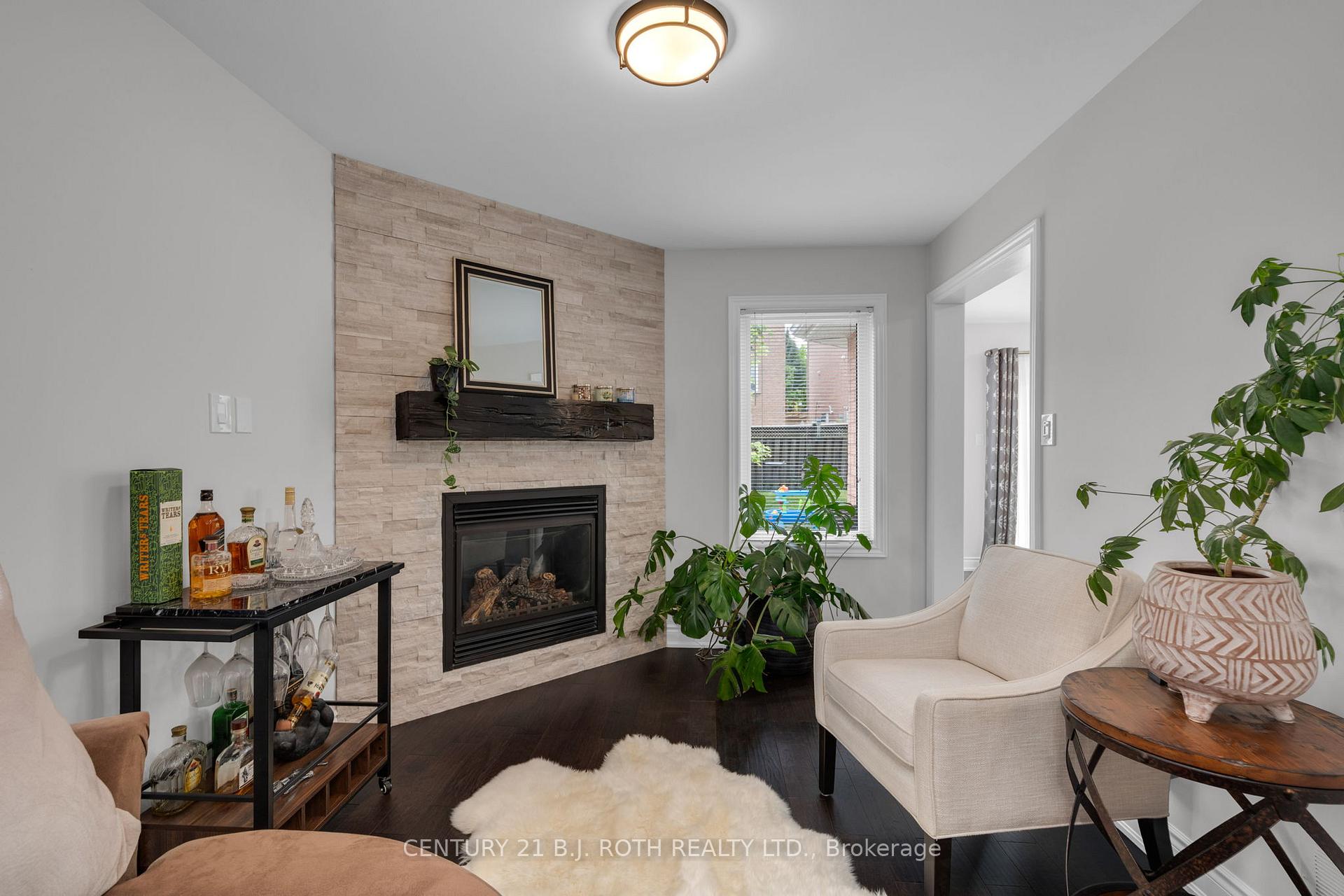 Photo 10 of 16 Longman Drive, Barrie, Northwest — HOMEH