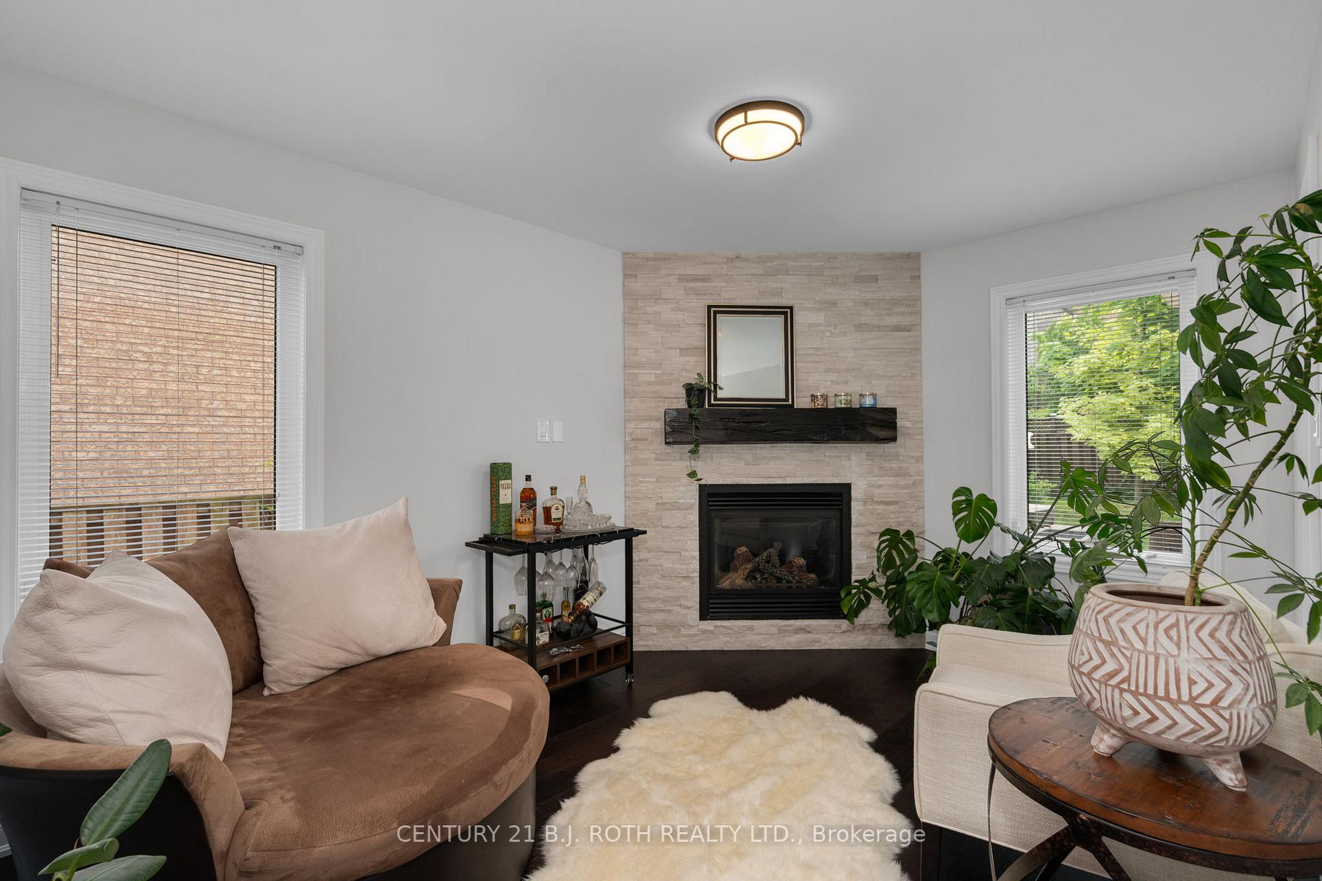 Photo 11 of 16 Longman Drive, Barrie, Northwest — HOMEH