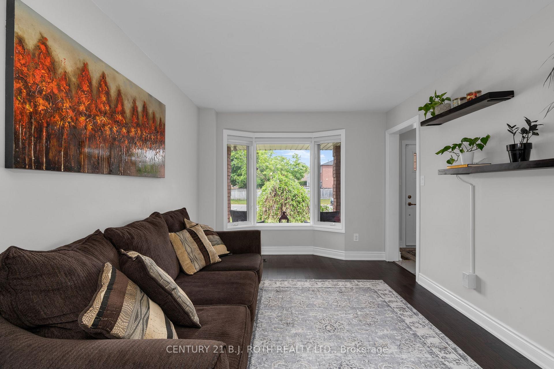 Photo 12 of 16 Longman Drive, Barrie, Northwest — HOMEH